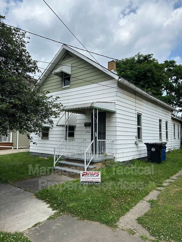 Primary Photo - 6709 Fullerton Ave