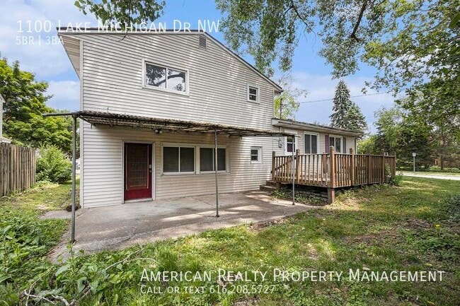 Building Photo - 1100 Lake Michigan Dr NW