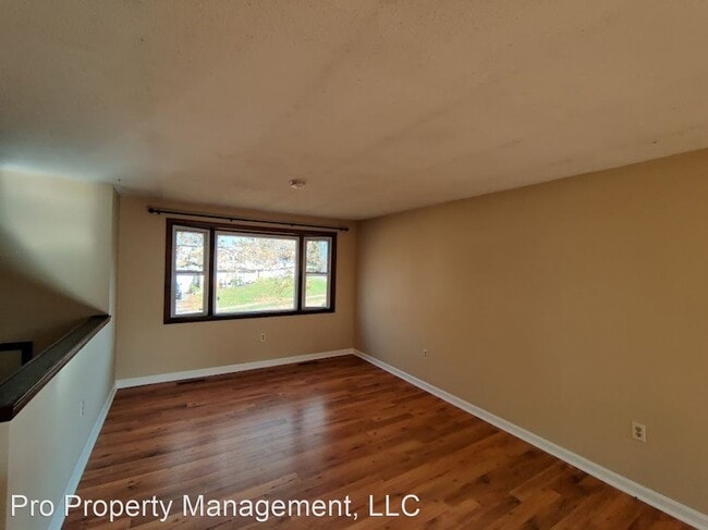 Building Photo - 3 br, 1.5 bath House - 77 Hitchcock Drive