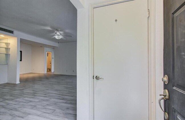 Building Photo - 716 Bering Dr
