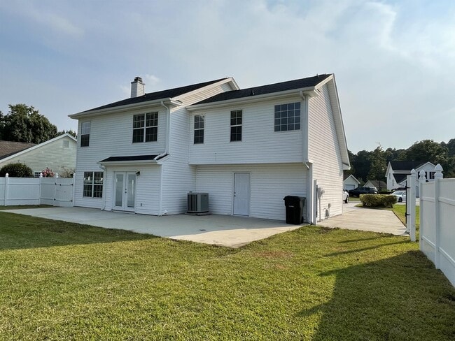 Building Photo - 2704 N Holmes Ct
