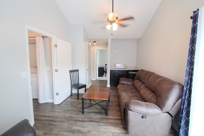 Building Photo - 1384 Bradley Dr