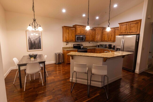 Building Photo - Torino Tower - 913