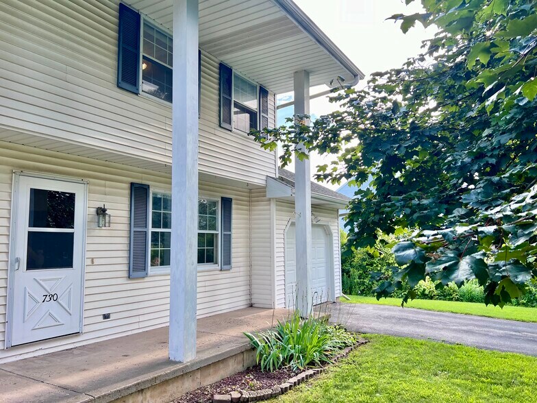 Building Photo - 730 Crestview Dr