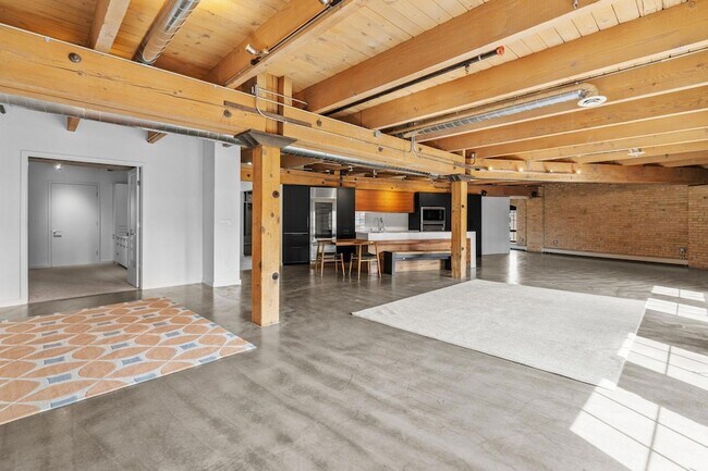 Building Photo - 404 N Washington Ave