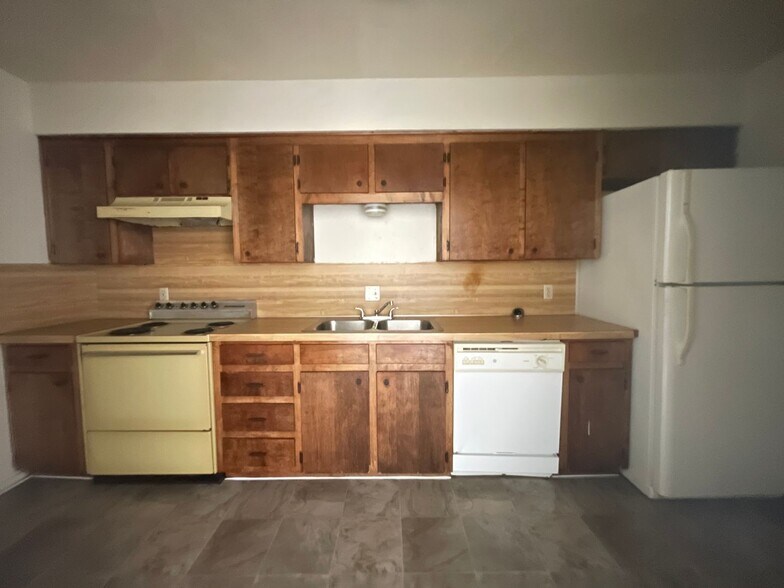 Building Photo - 201 W Lincoln Ave