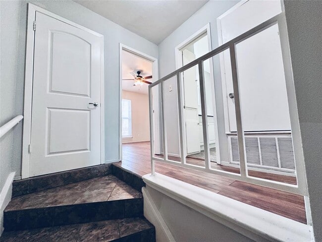 Building Photo - 3822 Southway Dr