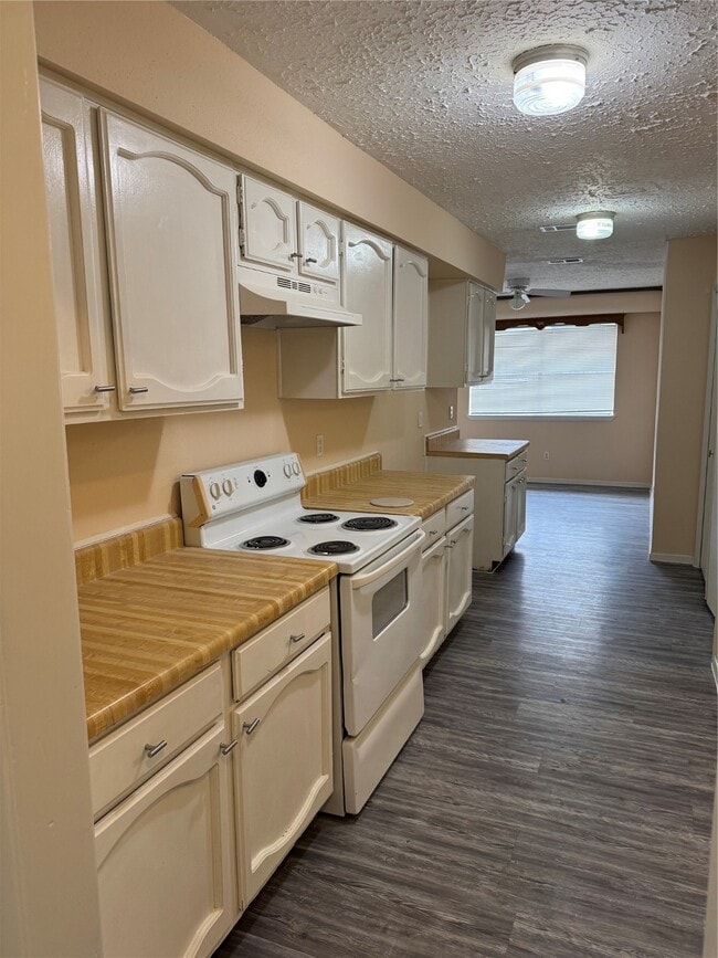 Building Photo - 11415 Loyola Dr