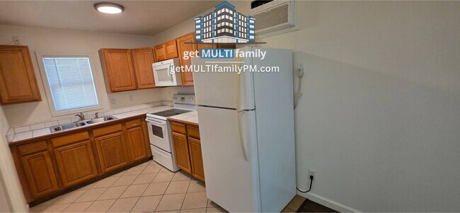 Building Photo - 3926 E Earll Dr
