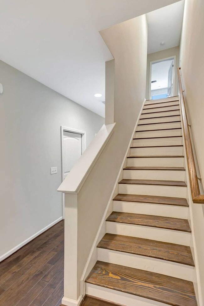 Building Photo - Lakeview Commons