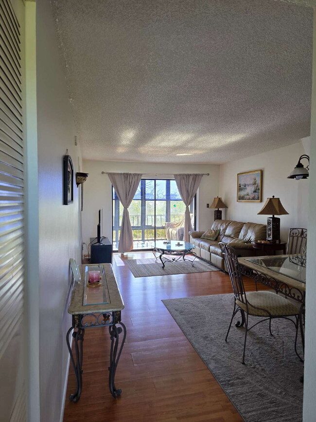 Building Photo - Condo For Rent in Tarpon Point