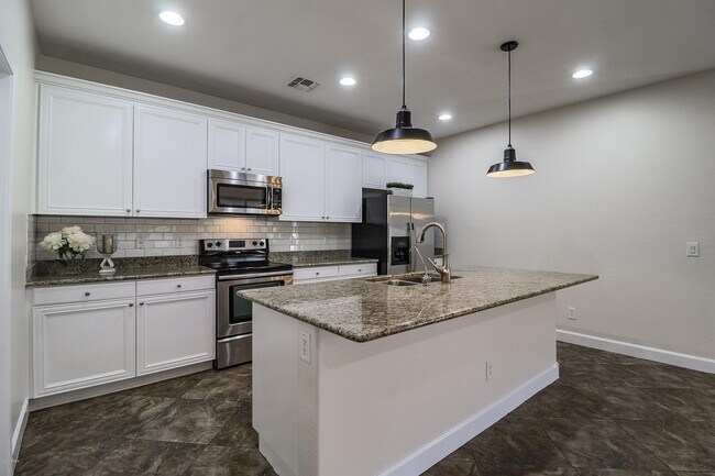 Building Photo - 3457 E Orchid Ln