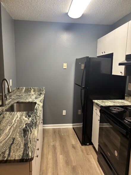 Primary Photo - 805 6th Ave S