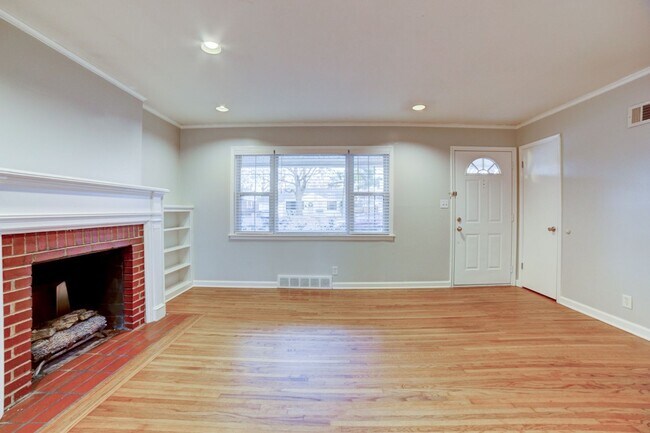 Building Photo - 3 Bed | 1 Bath  | Midtown Tulsa | Early Au...