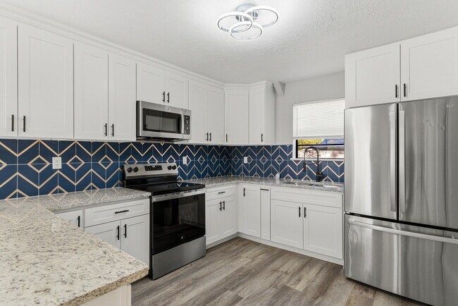 Building Photo - 229 Bonita Rd