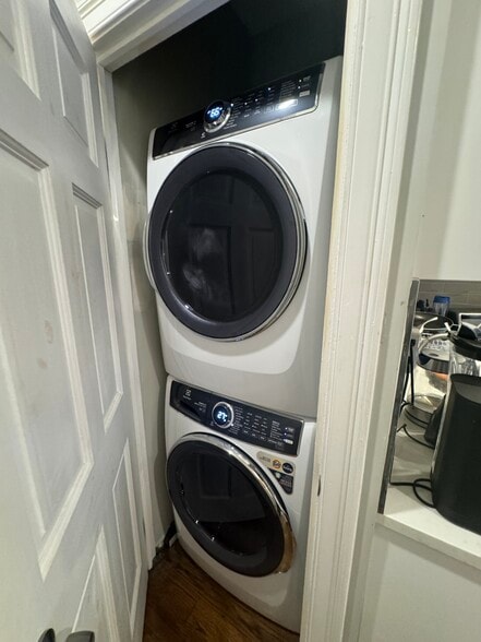 Building Photo - 92 Calumet St