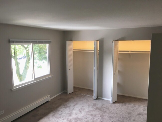 Building Photo - 9S 120 Lake Dr