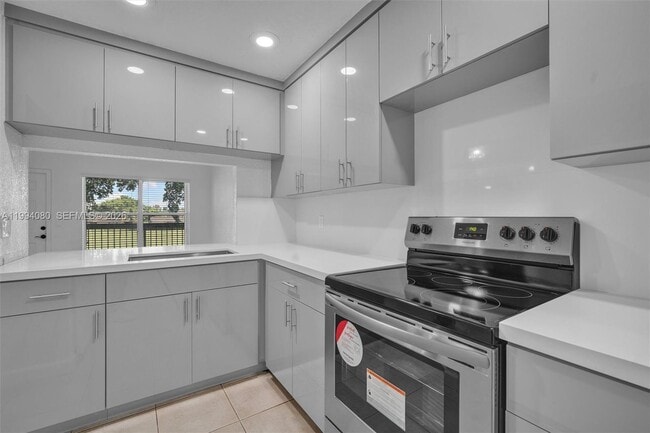 Building Photo - 10015 NW 4th St