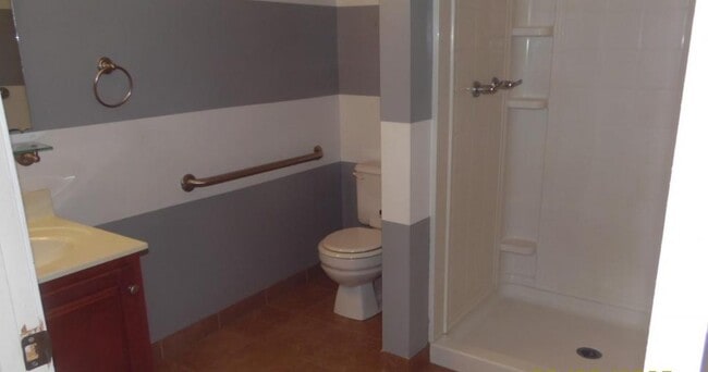 Building Photo - 202 Park Ave