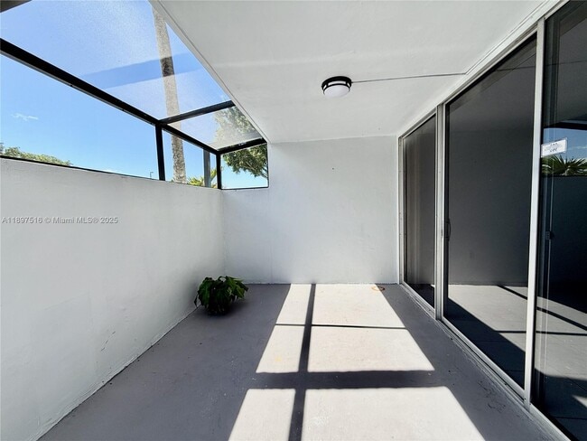 Building Photo - 10825 SW 112th Ave