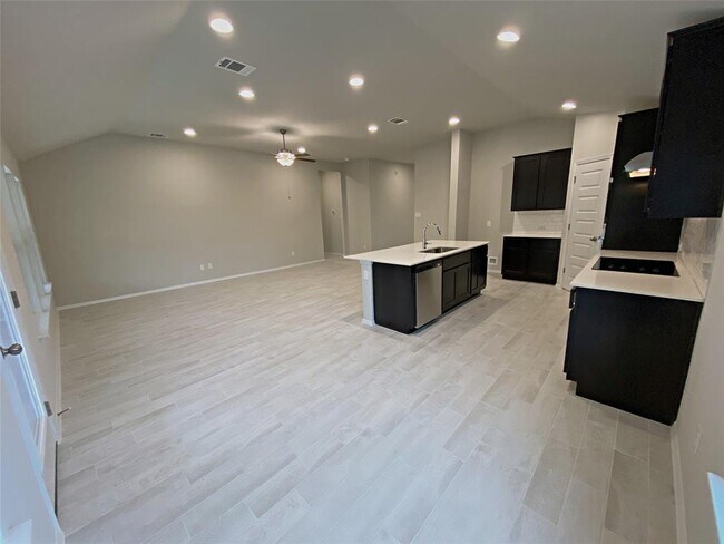 Building Photo - 20915 Oak Dale Dr