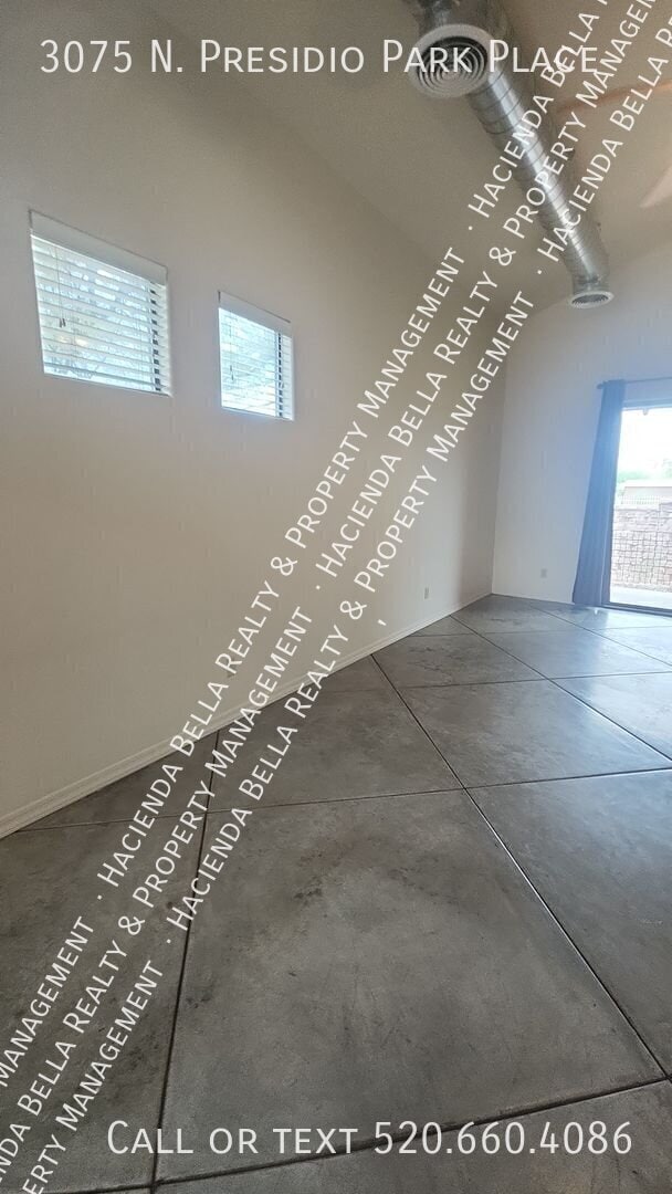 Building Photo - 3075 N Presidio Park Pl