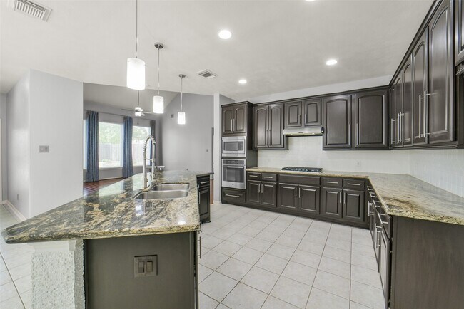 Building Photo - 402 Sterling Heights Ln