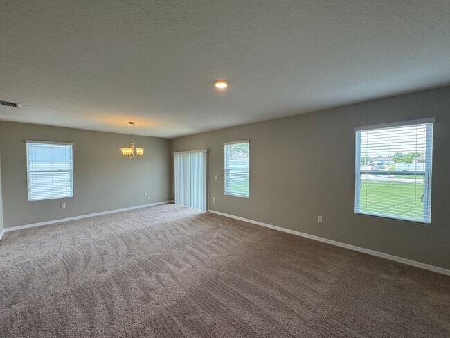 Building Photo - Beautiful 4 BR / 2 BA Home in Winter Haven!