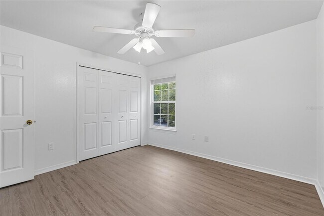 Building Photo - 5459 Vineland Rd