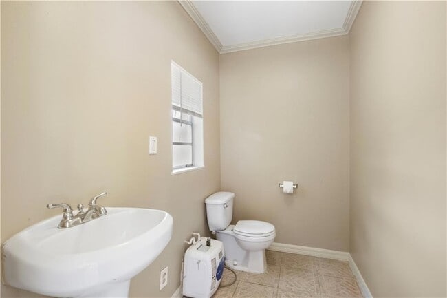 Building Photo - 4920 Robin Hood Dr