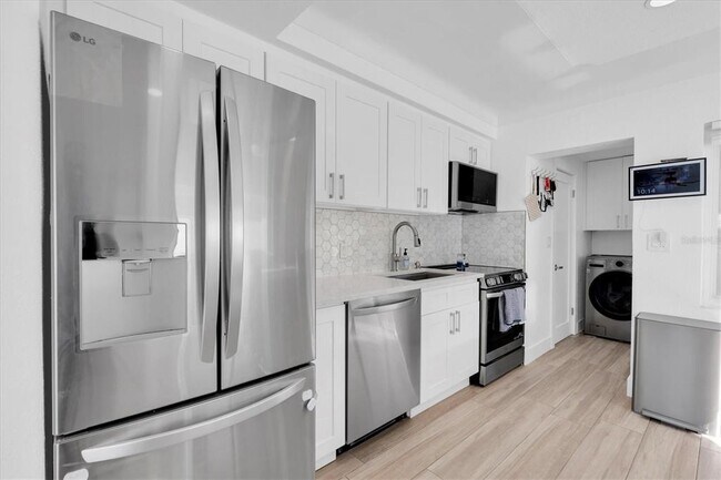 Building Photo - 341 Boca Ciega Dr