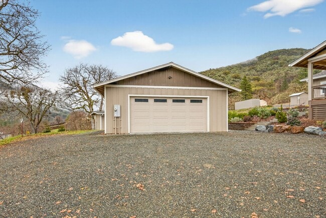 Building Photo - 860 Humbug Creek Rd