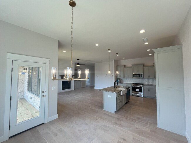 Building Photo - 1279 W Sage Ct