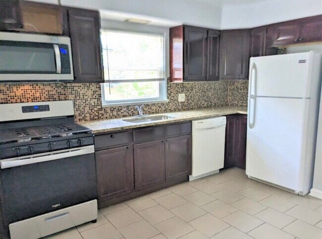 Building Photo - 5544 N Campbell Ave