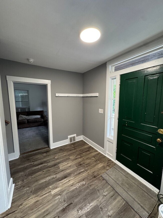 Building Photo - 4 Rooms Near U-M at $800 per room! | Big Yard & Front Porch + On-site Laundry
