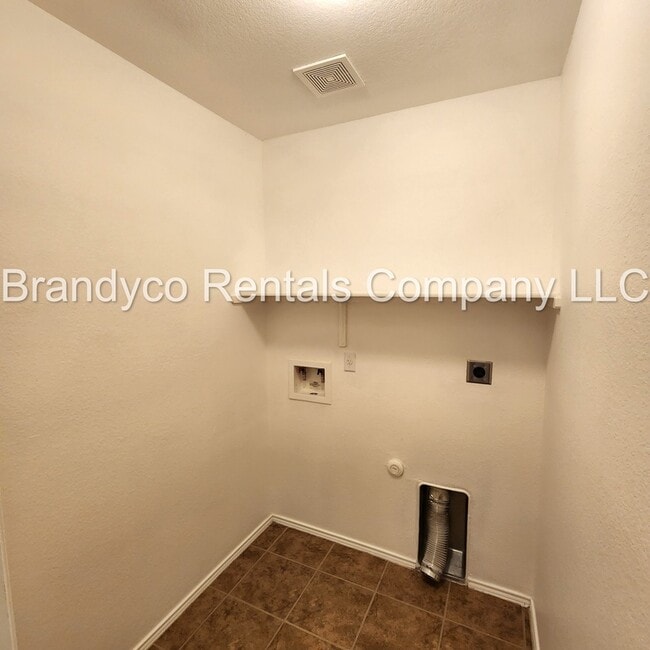 Building Photo - 411 Taurus Dr