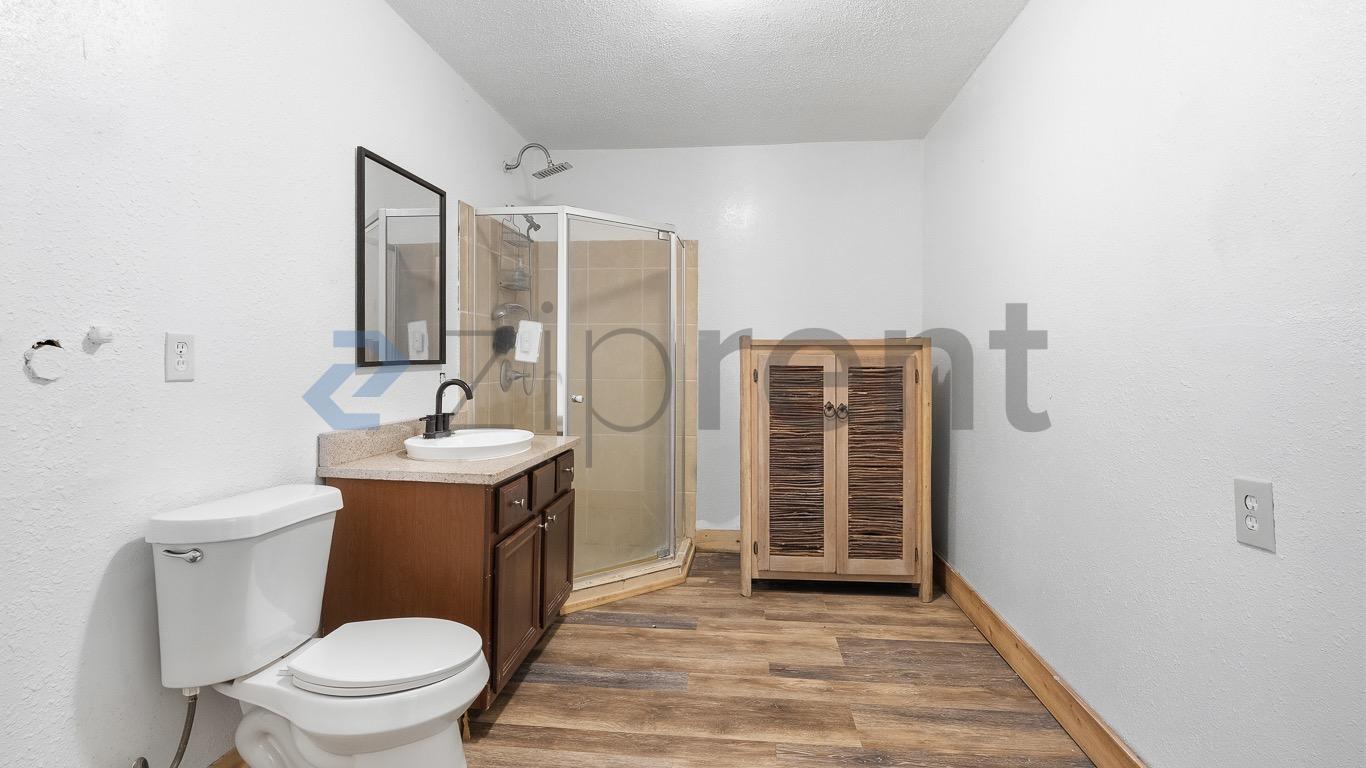Building Photo - Unit