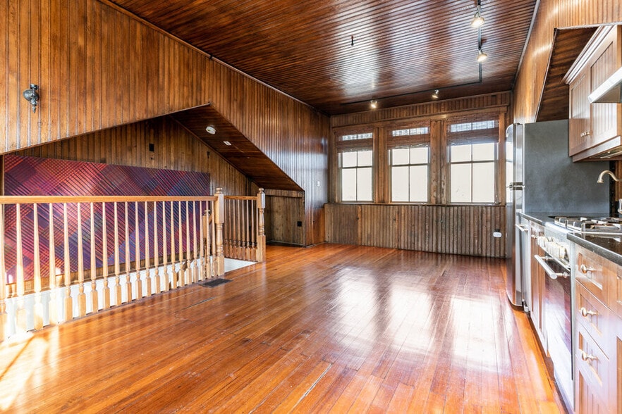 Building Photo - 1609 Tremont St