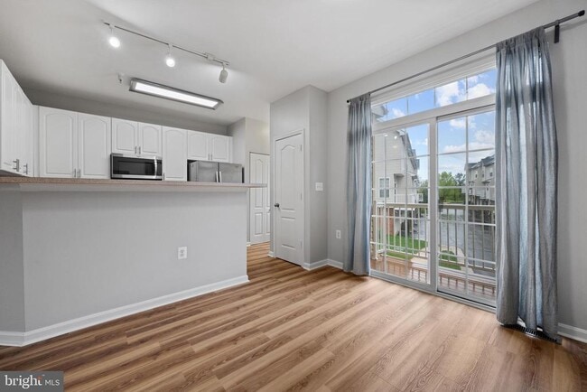 Building Photo - 556 Rhapsody Ct