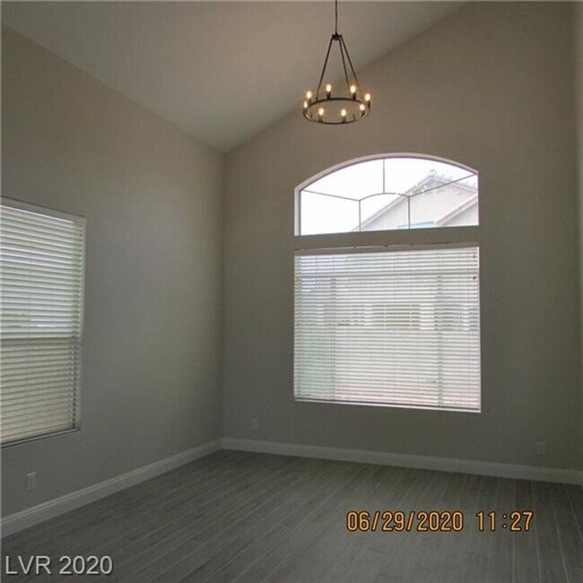 Building Photo - Beautiful 3 Bedroom/2.5 Baths in Summerlin