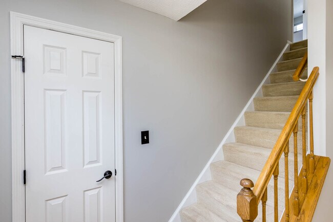 Building Photo - 5952 Sachem Ct