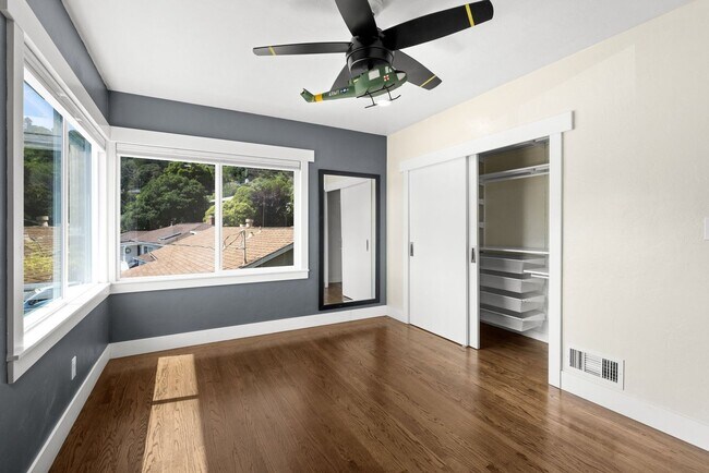 Building Photo - Beautiful Duplex In Highly Desirable San Rafael!