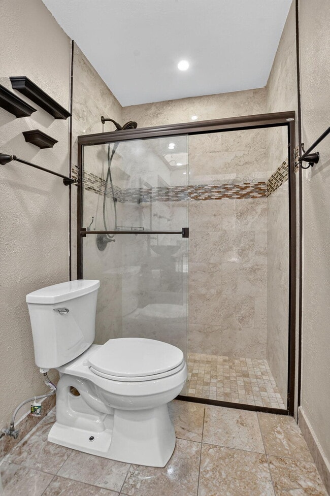 Building Photo - 7813 Kenway Pl W