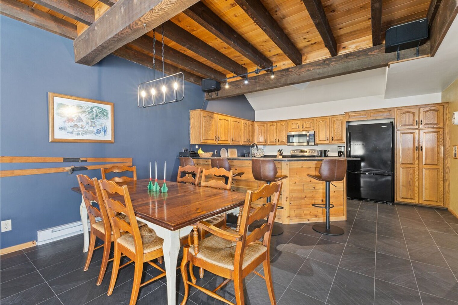 Building Photo - 2460 Ski Trail Ln