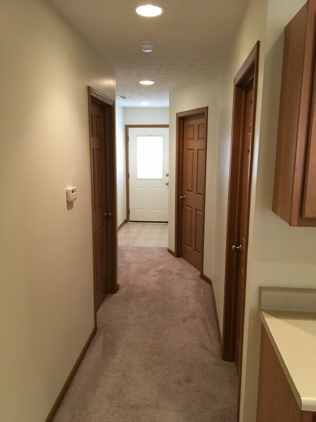 Building Photo - 2207 Shamrock Ln