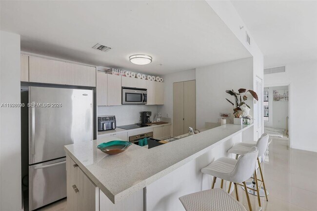 Building Photo - 300 S Biscayne Blvd