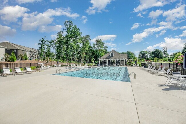 Building Photo - 4053 Lawnview Dr