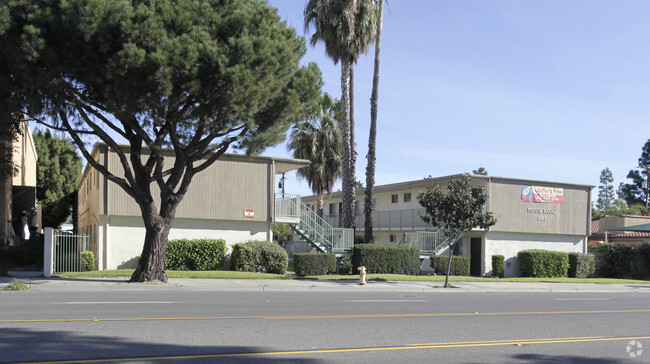 Building Photo - TUSTIN LANAI APARTMENTS