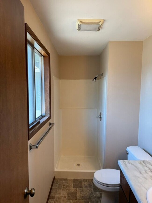 Building Photo - 2859 Cedar Links Dr
