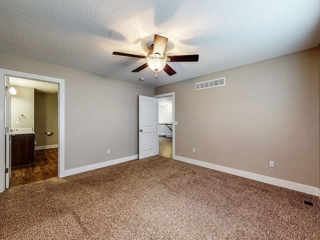 Building Photo - 411 Sunflower Dr